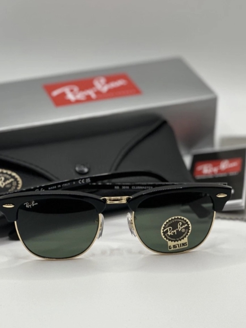New With Damaged Box Ray-Ban RB3016 Clubmaster Black/Gold Frame Green G-15 Lens - Picture 2 of 6